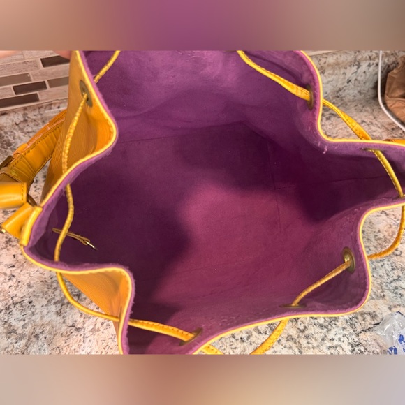 GUC✨LOUIS VUITTON BUNDLE Handbag & Wallet Epi Petit Noe CALLOUTS IN PHOTOS - Picture 8 of 16